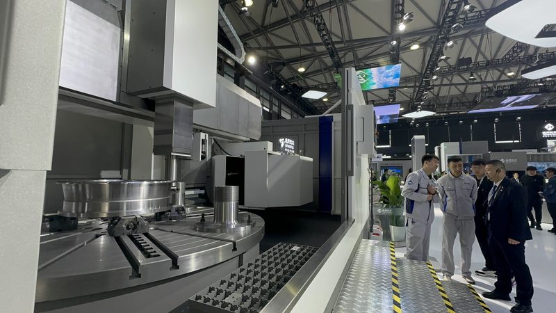重型龙门铣床加工中心：揭秘其价格背后的价值