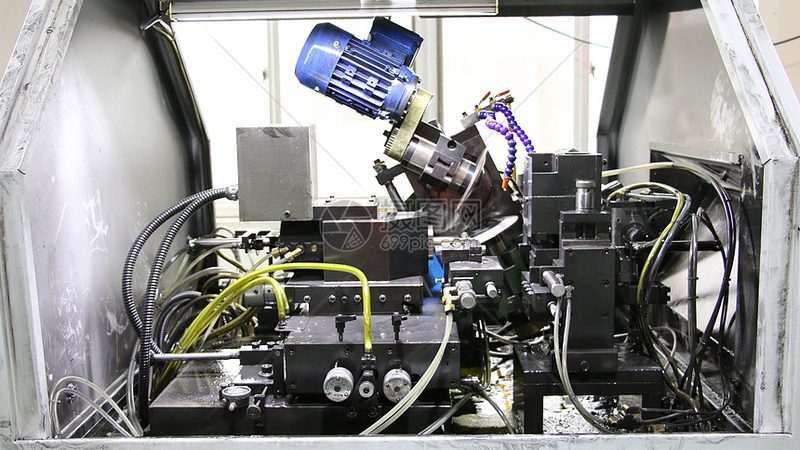 卧式加工中心在模具加工中具有以下优势：